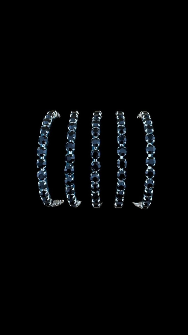 Set 5 Bratari Tennis All Black confectionat din otel inoxidabil, de calitate superioara. Fabricate cu atenție la detalii și din materiale de cea mai înaltă calitate, aceste bratari tennis adaugă o notă distinctivă oricărei ținute.